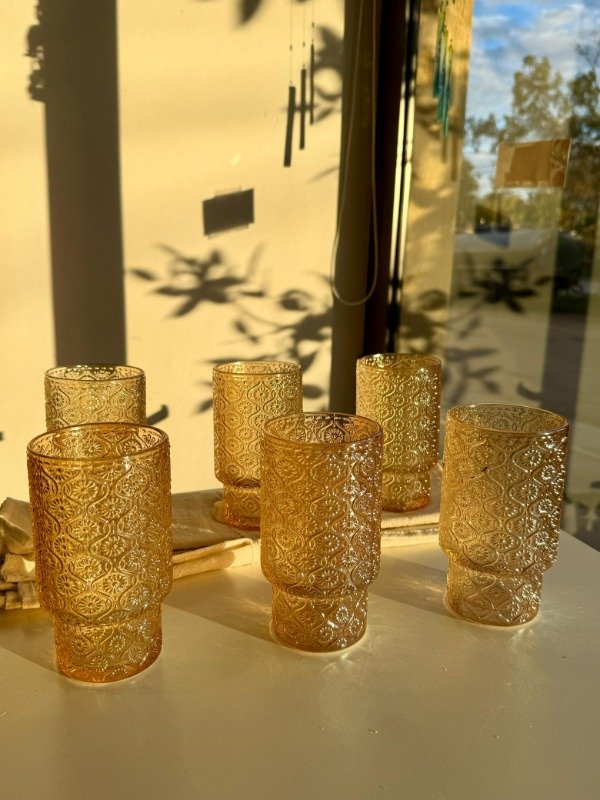 Producto - Vaso alto labrado flores dorado. Caja x 6