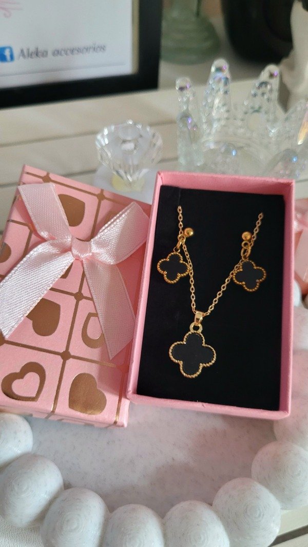 Producto - Conjunto collar y aros van cleef negro de acero dorado - 1