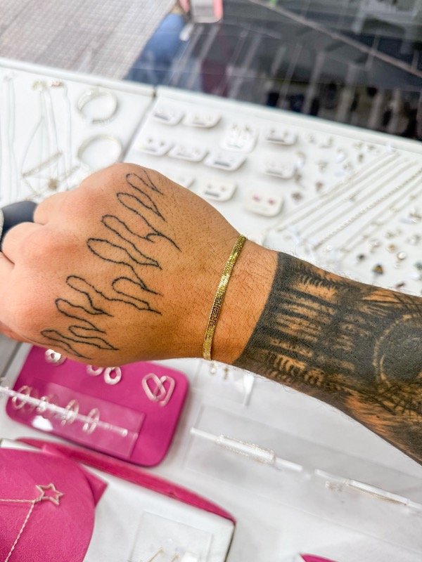 Producto - Pulsera acero dorado eslabón chato con detalle (unisex)