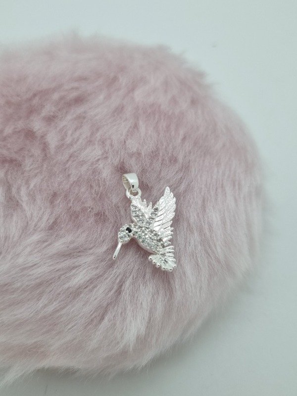 Producto - Dije acero blanco colibrí strass ala llena m2