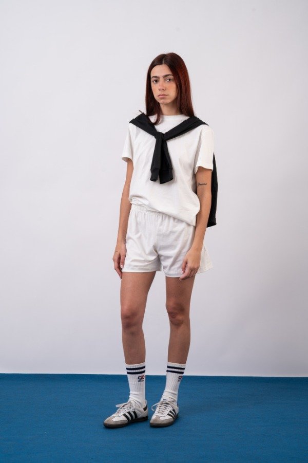 Producto - REMERA CLASSIC FIT OFF WHITE