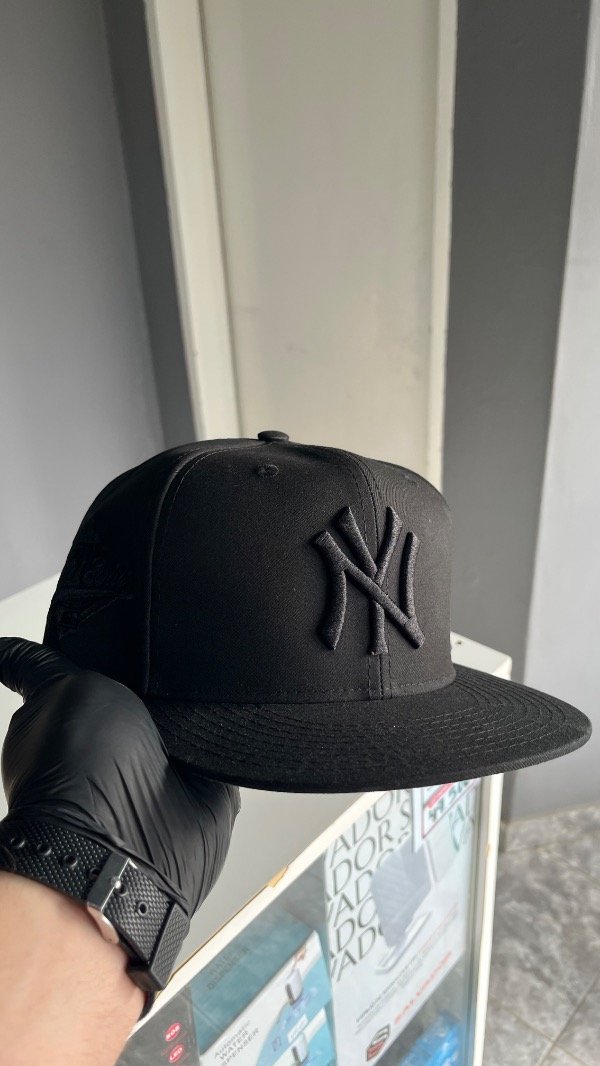 Producto - CAP CERRADA TOTAL BLACK NW 59.6cm - 1