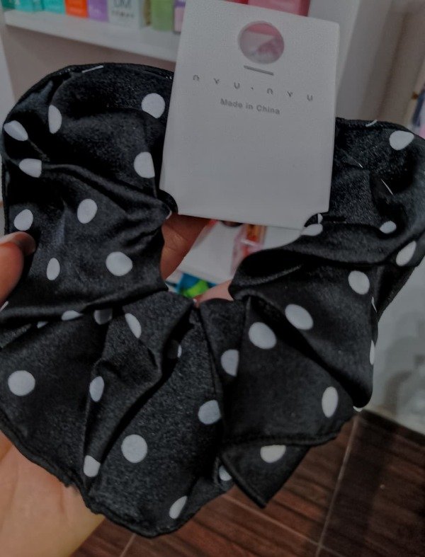 Producto - Scrunchy oversize blanco y negro