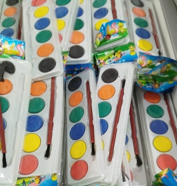 Producto - Set x 5 acuarelas . Cada blister trae 6 colores + pincel