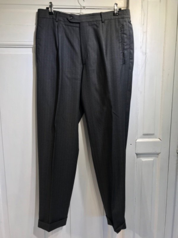 Producto - Pantalon de vestir gris lineas blancas- Talle 50- PRECIO: 44x