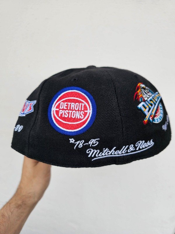 Detroit pistons logo history nba mitchell and ness 7 1/4 — imagen 4