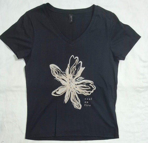 Producto - Remera Flor (negra T. S)