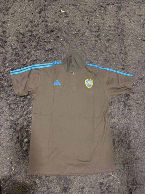 Producto - CHOMBA BOCA JUNIORS NEGRA Y AZUL