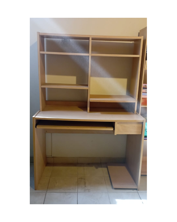 Producto - Escritorio Platinum de melamina con alzada	/ 150x105x60