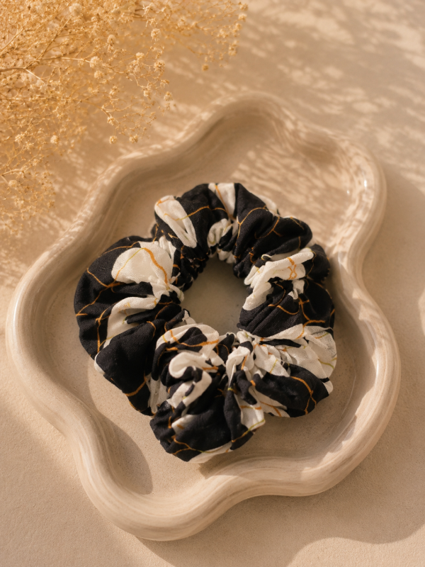 Producto - Maxi scrunchie blanco y negro