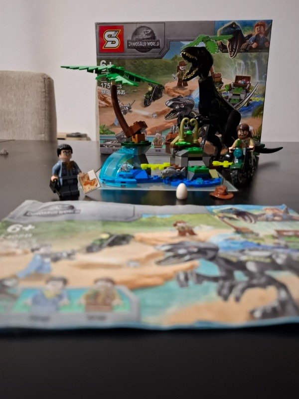 Producto - DINOSAUR WORLD SY USADO