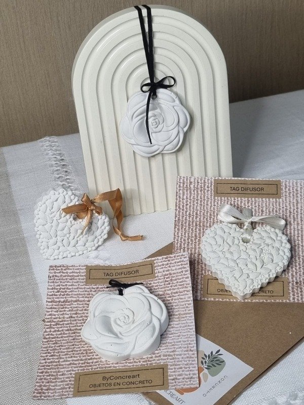 Producto - Día de la Mujer Regalo  Tag Difusor Flor o Corazón (sin aromatizante)