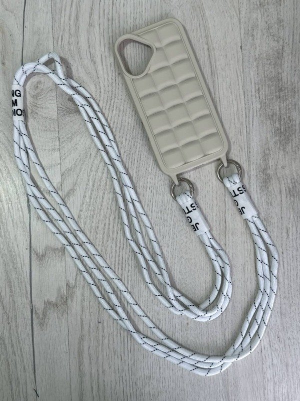 Producto - FUNDA TPU PUFFER CON CORREA IPHONE 16 - 2