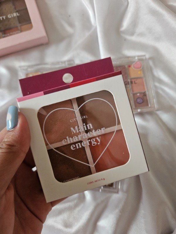 Producto - PALETA KIT DE ROSTRO CITY GIRL CONTORNO ILUMINADOR Y BLUSH