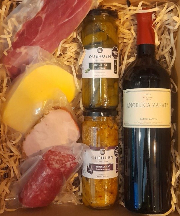 Producto - Vino Angélica Zapata Malbec Alta + Picada Gourmet Box Regalo