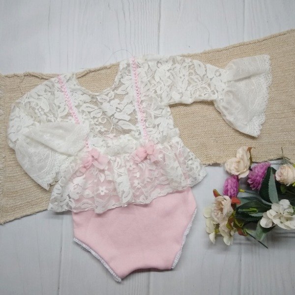 Producto - Body Natural encaje con rosa volados 6-11m
