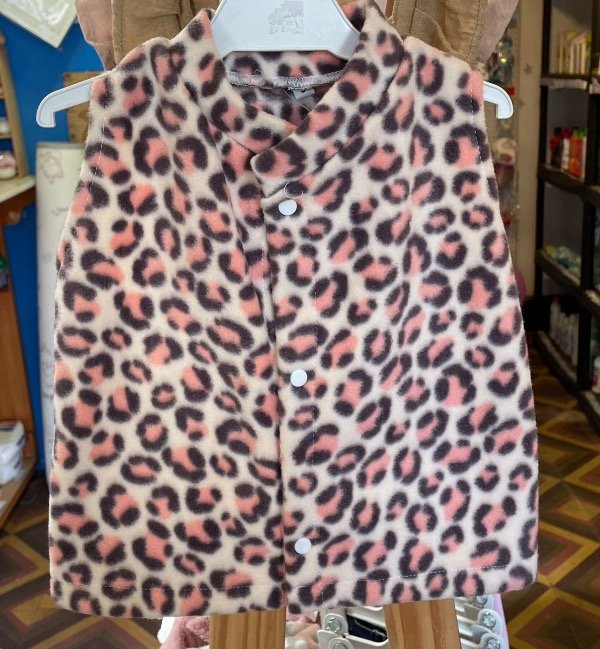 Producto - Chaleco polar animal print rosa talle 3