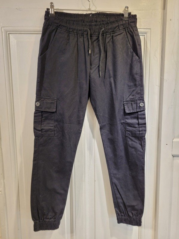 Producto - Jogger RAÍCES negro cargo Talle 40 - PRECIO: 26X