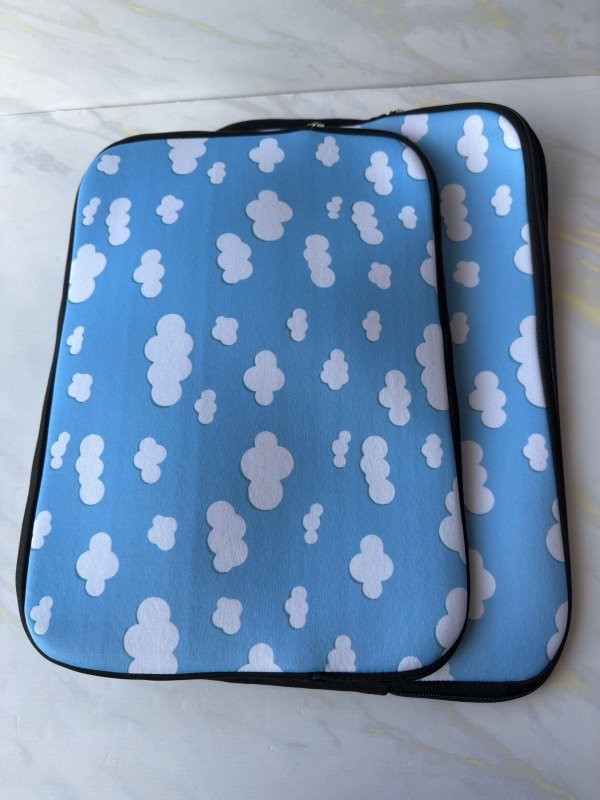 Producto - Funda neoprene con cierre Notebook 13" diseño nubes
