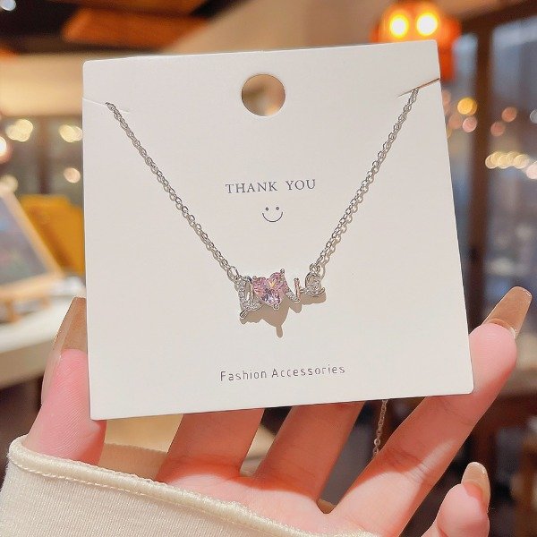 Producto - Collar plateado con la palabra LOVE - brilla con actitud X394