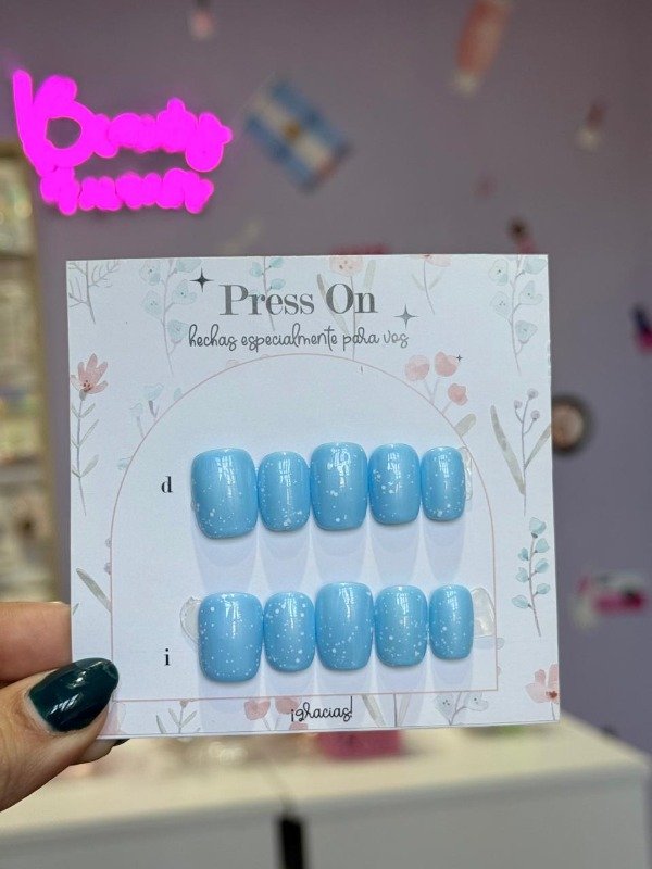 Producto - Press on celeste con puntos blancos