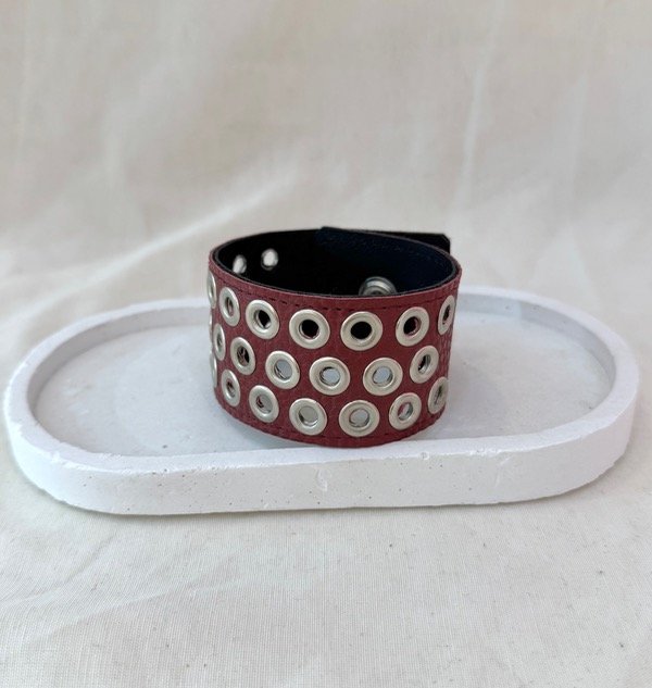 Producto - Pulsera eco cuero tachas bordó