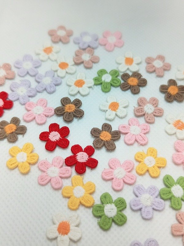 Producto - Apliques florcitas bordadas - 3