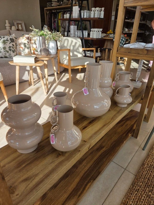 Producto - JARRONES CON ASA BEIGE