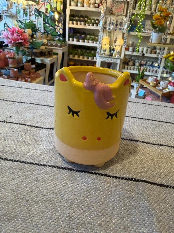Producto - Maceta unicornio amarillo 11cm - (Efectivo: 9.200)