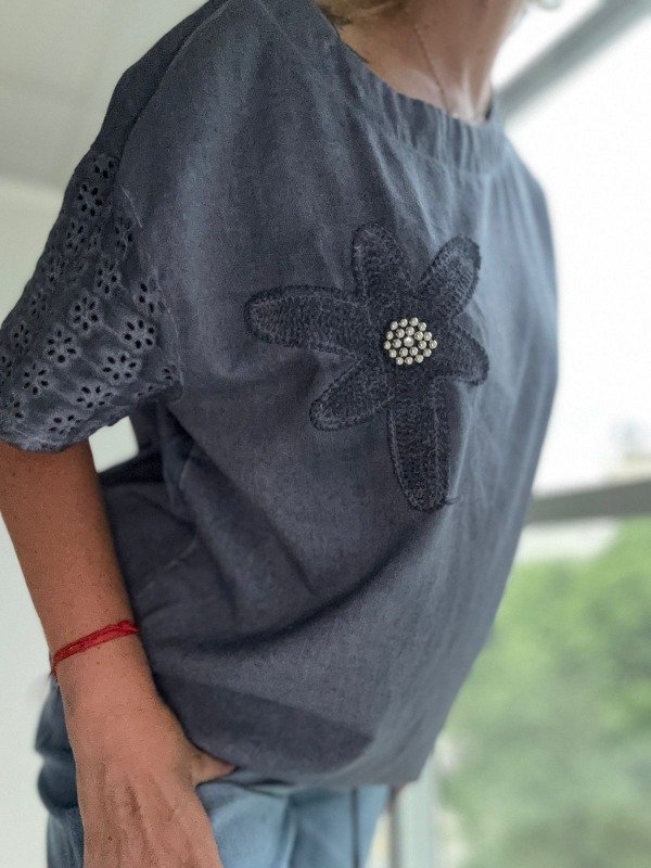 Producto - Remerones importados, c detalle en flor tejida y perlas