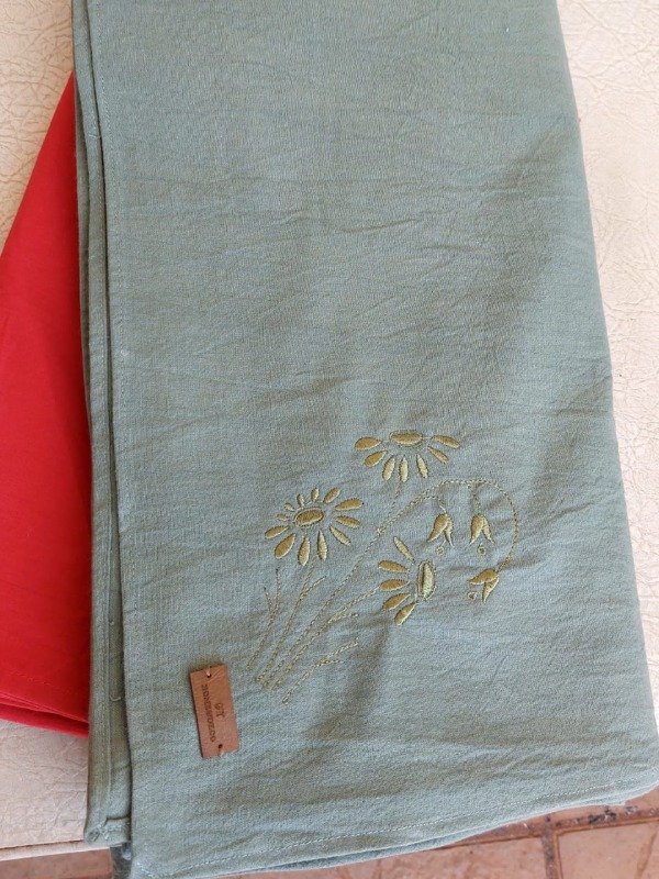 Producto - Mantel bordado verde malva