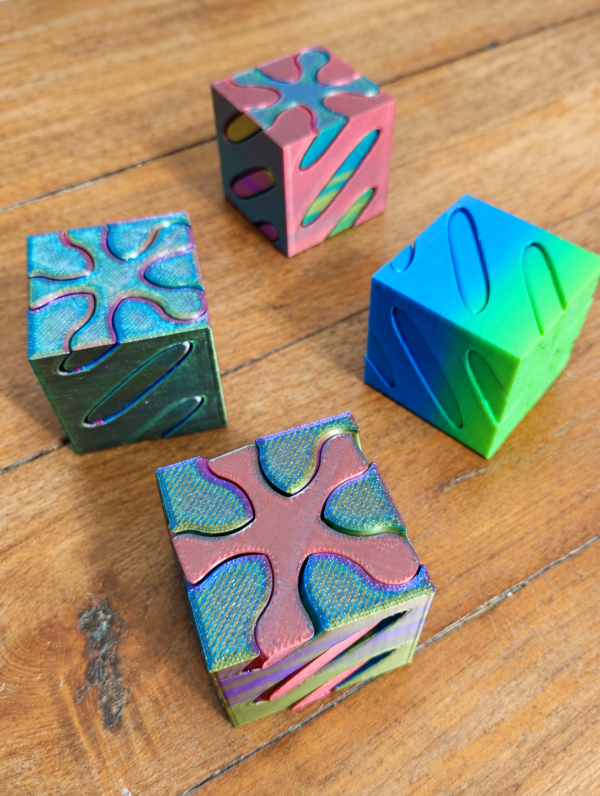 Producto - CUBO ANTIESTRÉS de dos piezas encastrables (impresión 3D) - 0