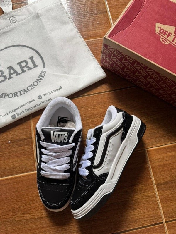 Producto - VANS HYLANE PANDA