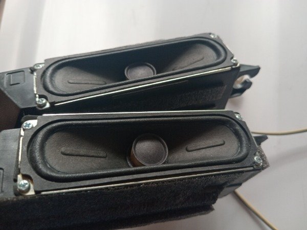 Producto - Juego Par De Parlantes Tv Samsung Ln32c550j1r (20251130)