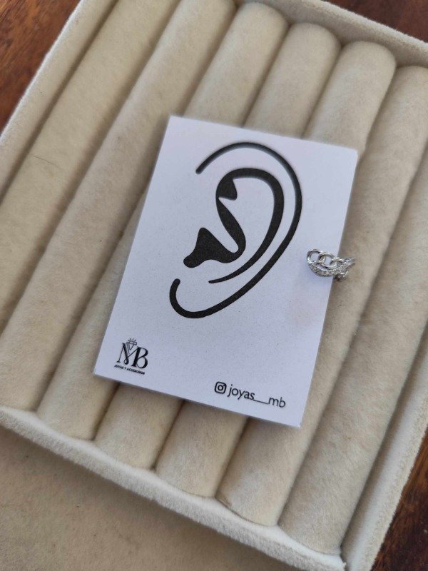 Producto - Aro cuff  nudo + strass. Plateado.