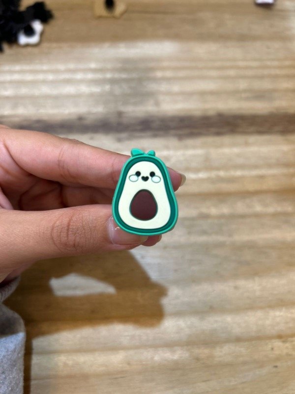 Producto - Pin para ropa Personajes ( palta )
