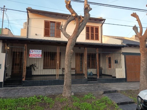 Producto - CASA UBICADA SOBRE CALLE RIVADAVIA AL 2300