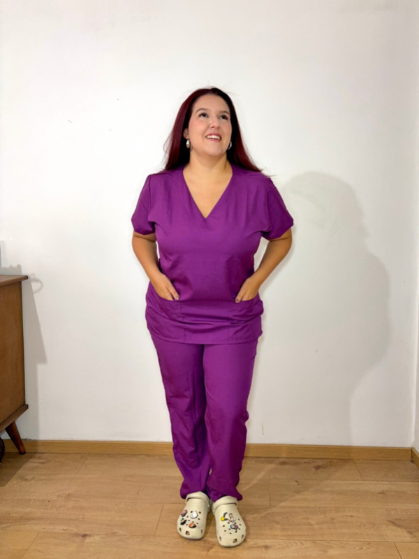 Producto - Ambo Básico Morado