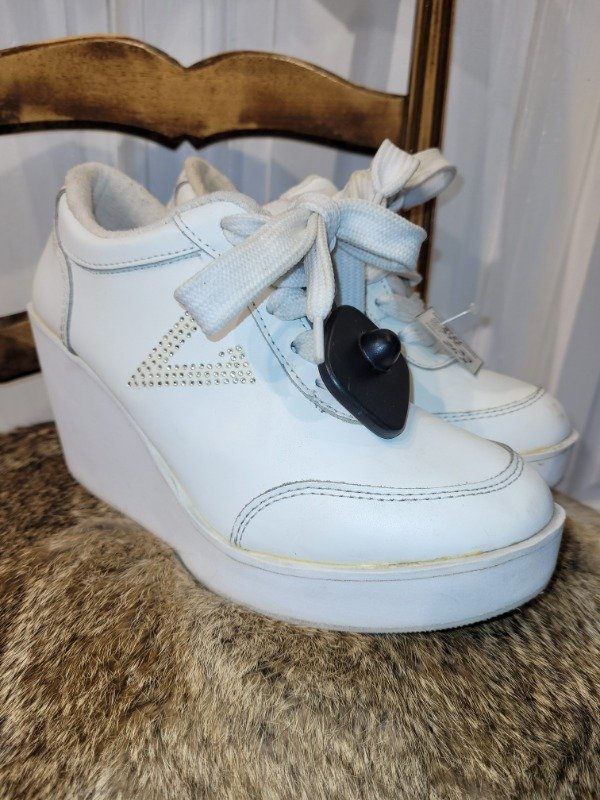 Producto - Zapatillas VOLATILE blancas con taco Talle 37 - PRECIO: 24X