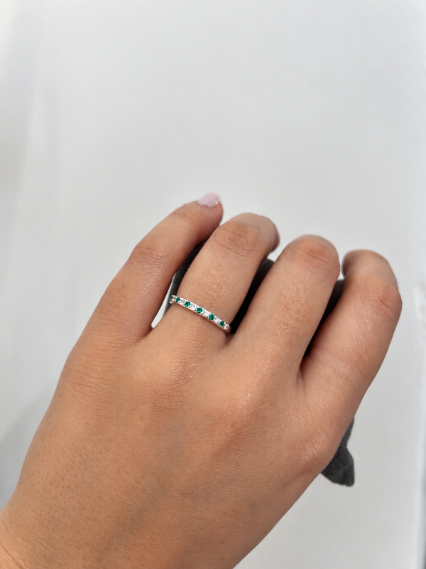Producto - Anillo de plata con strass y piedras de color verde