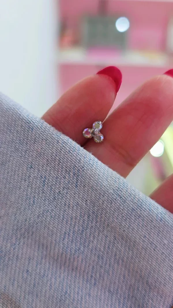 Producto - Piercing tres cubic tornasolado AQ