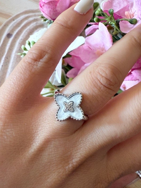 Producto - Anillo trébol blanco