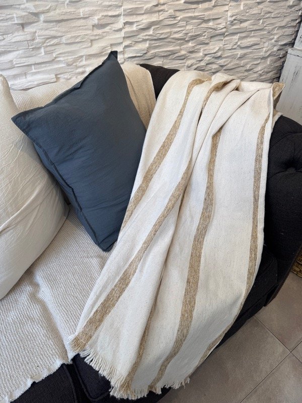 Producto - Manta y/o pie de cama (color miel)