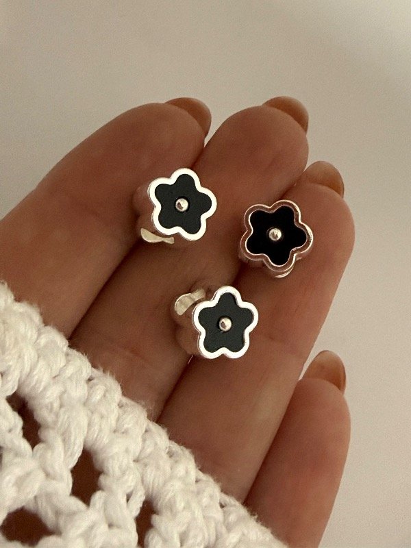 Producto - DB597 Dije Pandora flor negra