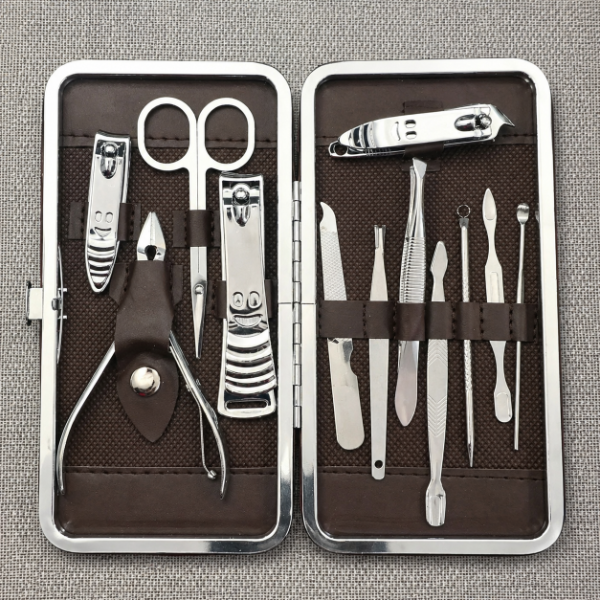 Producto - SET DE MANICURIA X 12 PIEZAS CON ESTUCHE SIMIL CUERO MODELOS SURTIDOS