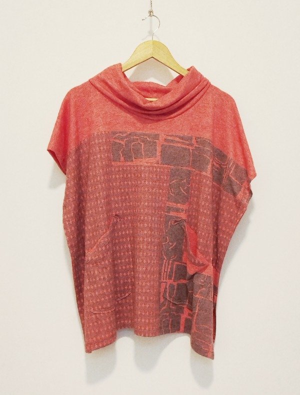 Producto - Poncho Mariel -coral pastel estampa Campo y Óvalos-