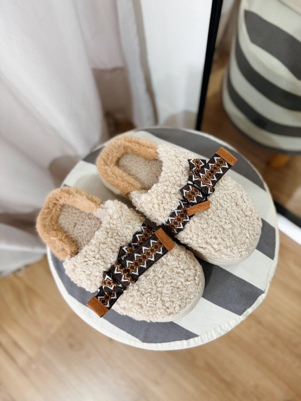 Producto - Pantuflas peluche beige