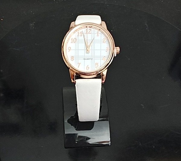 Producto - Reloj  Dorado Esfera con detalle de rayas malla Eco Cuero Blanco