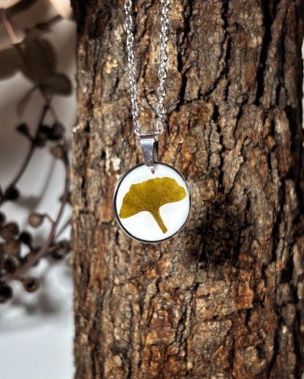 Producto - Mini dije Ginkgo blanco