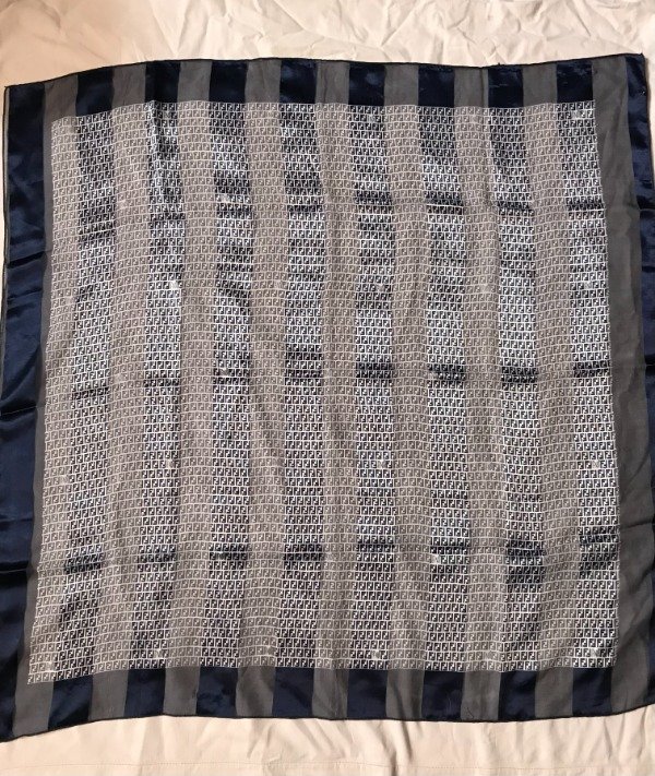 Producto - Y2K Fendi made in Italy big kerchief.